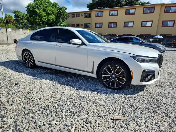 WBA7T2C02NCJ85667 — 2022 BMW 7ER, фото 4 с аукциона Copart, Подтопление