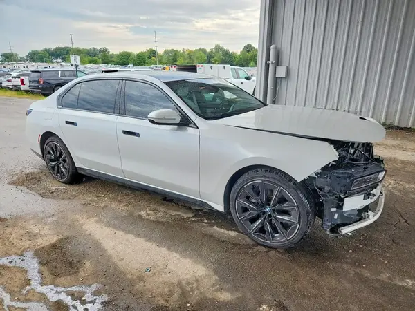 WBA33EJ06RCP08908 — 2024 BMW 7ER, фото 4 с аукциона Copart, Передняя часть