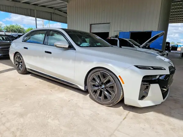 WBA23EH06SCT14090 — 2025 BMW 7ER, фото 4 с аукциона Copart, Передняя часть