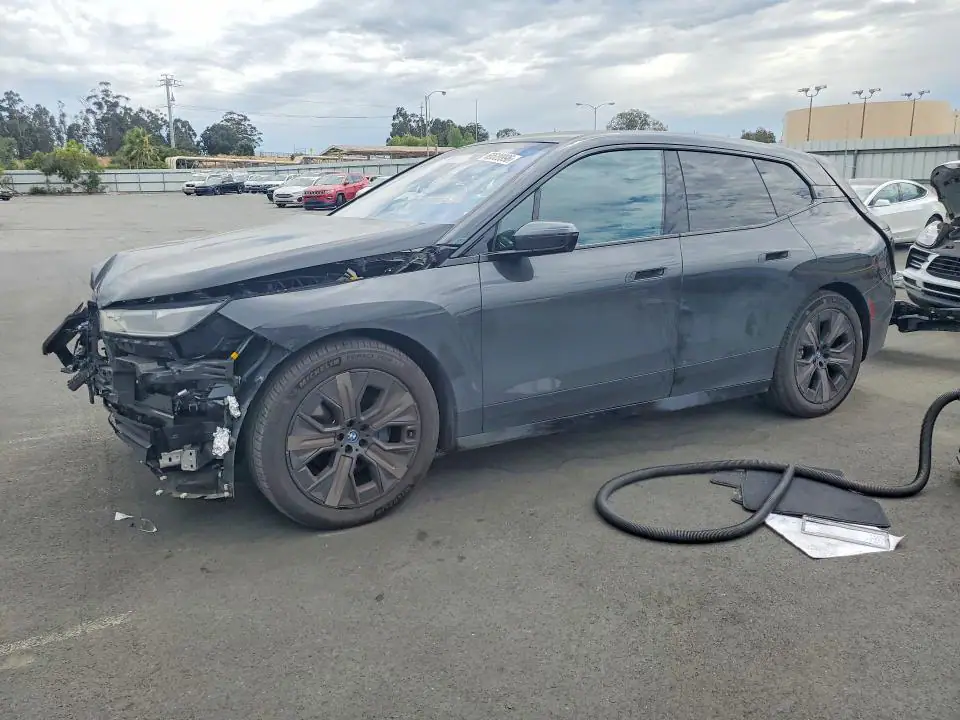 WB523CF05SCU73589 BMW iX 2025 — повреждение Передняя часть, фото до ремонта