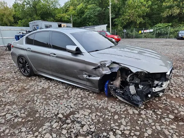 WBSJF0C56JB282881 — 2018 BMW M5, фото 4 с аукциона Copart 12.10.2026, Ходовая часть
