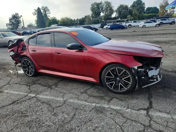 WBS83FK03SCU16094 — 2025 BMW M5, фото 4 с аукциона Copart, Повреждения со всех сторон