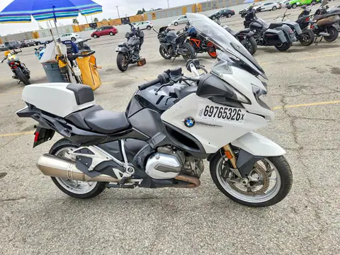 WB10A1305GZ196339 — 2016 BMW R1200, Мелкие вмятины и царапины (Minor Dent/Scratches), фото до ремонта