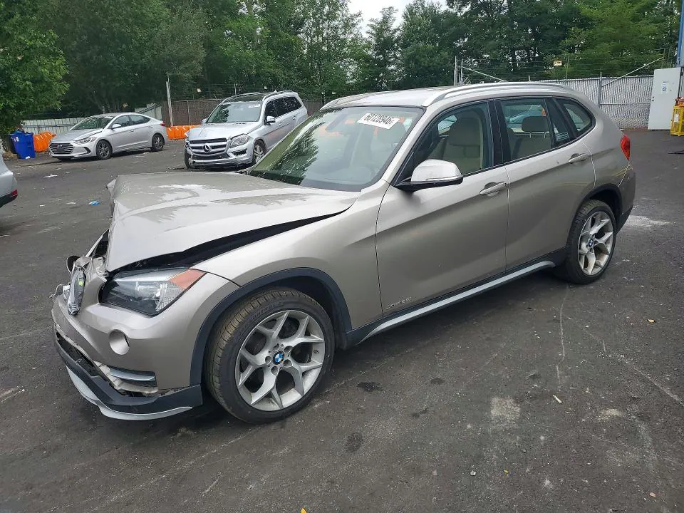 2015 BMW X1 VIN WBAVL1C52FVY39702 фото 1