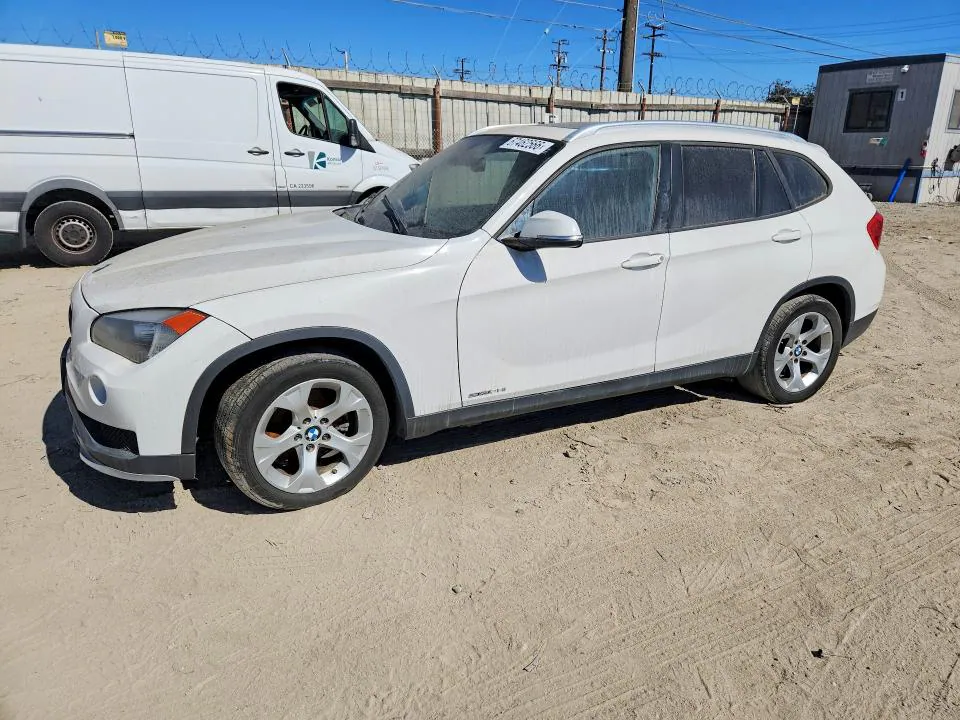 2015 BMW X1 VIN WBAVM1C5XFVW57386 фото 1