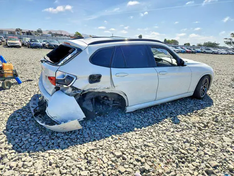 2015 BMW X1 VIN WBAVM5C57FVV93637 фото 3