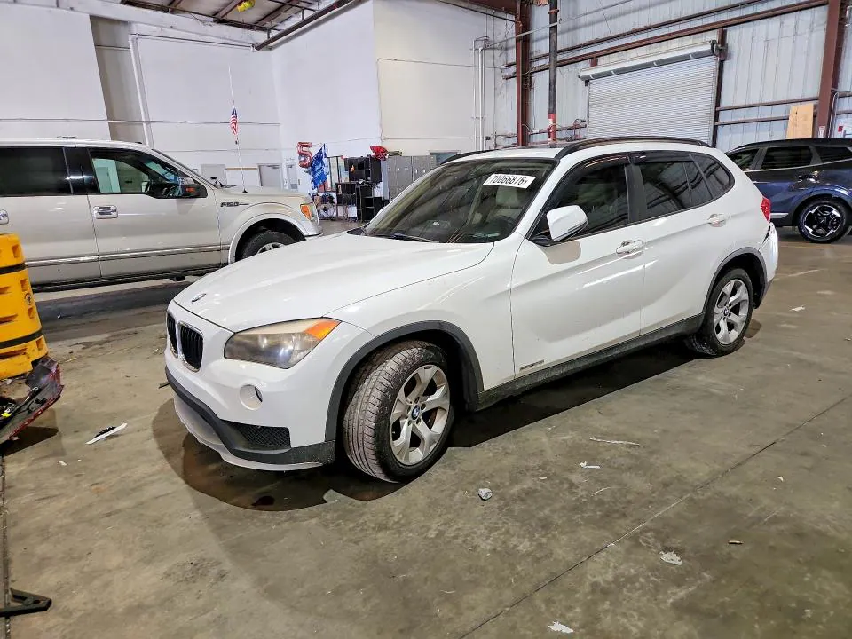 2015 BMW X1 VIN WBAVM1C57FV316527 фото 1