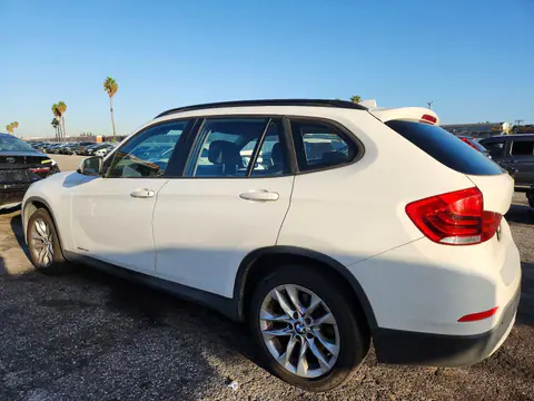2015 BMW X1 VIN WBAVL1C50FVY30903 фото 2