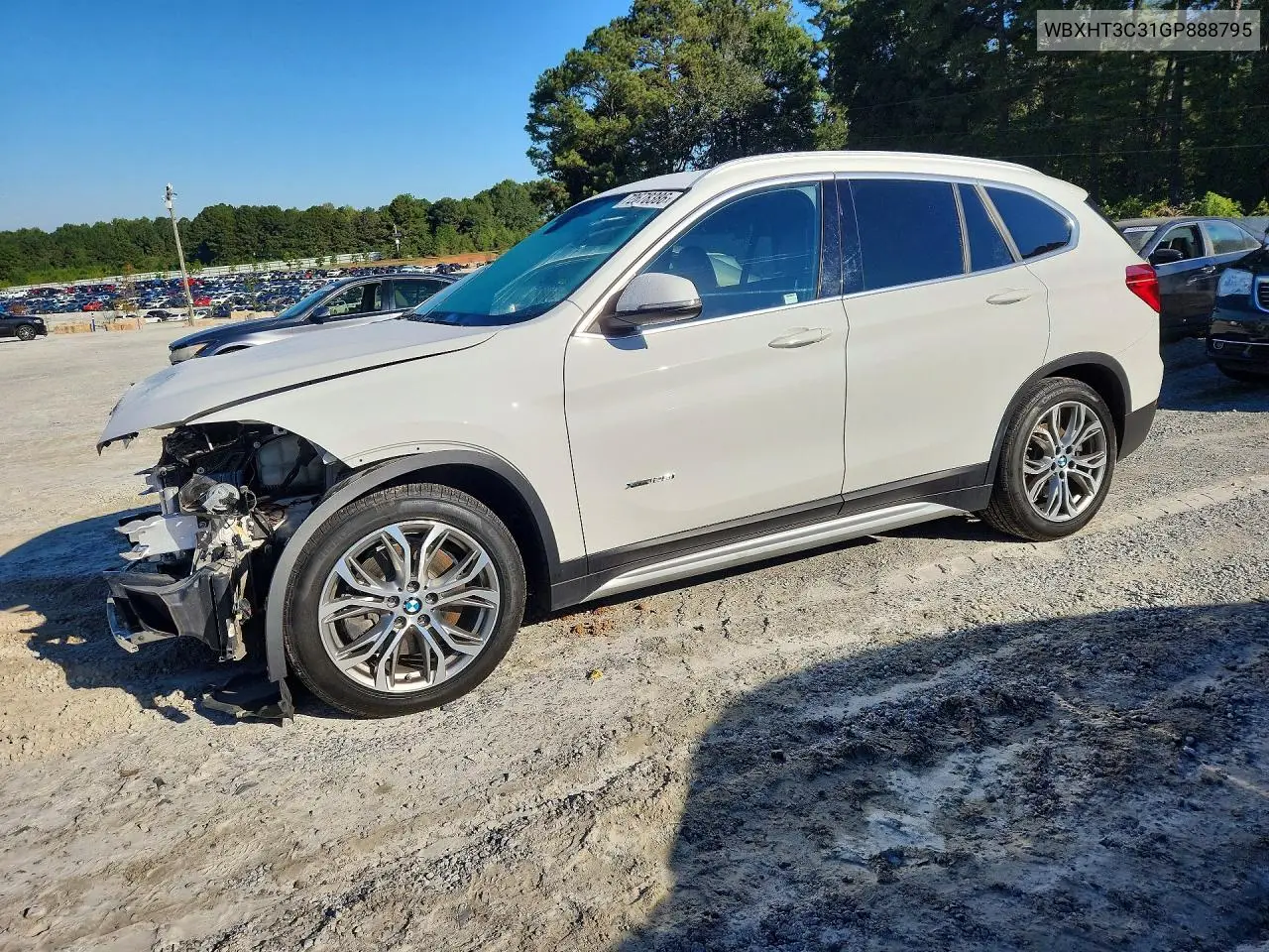 WBXHT3C31GP888795 BMW X1 2016 — повреждение Передняя часть, фото до ремонта