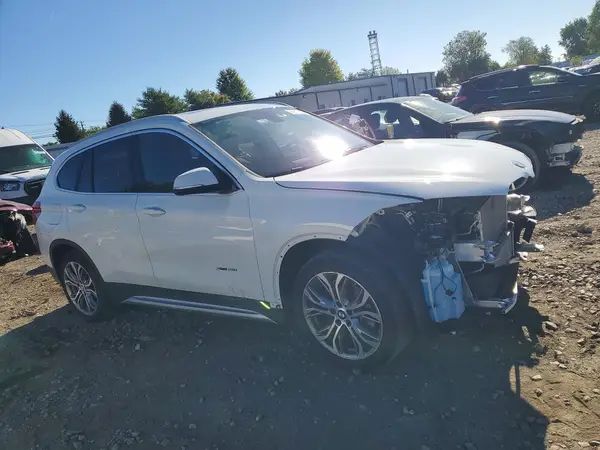WBXHT3Z31H4A57486 — 2017 BMW X1, фото 4 с аукциона Copart, Передняя часть