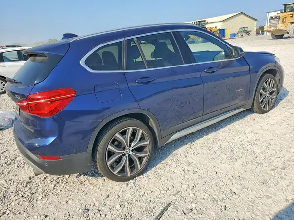 WBXHT3C37H5F76397 — 2017 BMW X1, фото 3 с аукциона Copart, Передняя часть