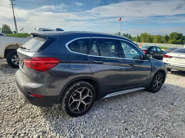 WBXHT3C37H5F74763 — 2017 BMW X1, фото 3 с аукциона Copart, Передняя часть