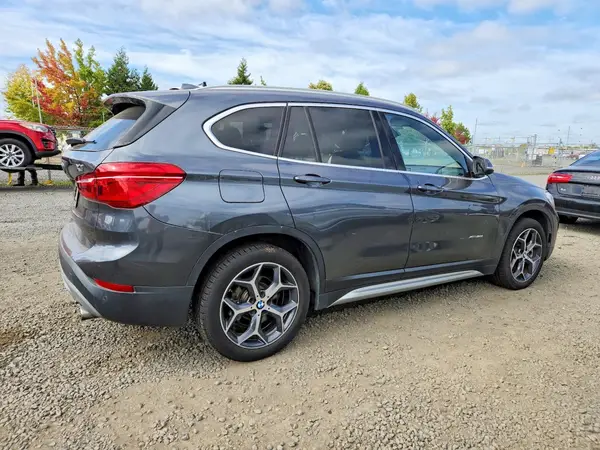 WBXHT3C34H5F86756 — 2017 BMW X1, фото 3 с аукциона Copart 13.10.2026, Механические повреждения