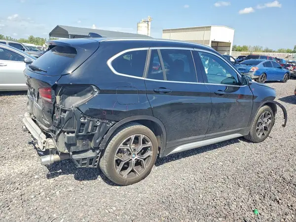 WBXJG9C03M5T55840 — 2021 BMW X1, фото 3 с аукциона Copart 13.10.2026, Передняя часть