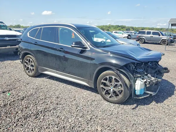 WBXJG9C03M5T55840 — 2021 BMW X1, фото 4 с аукциона Copart 13.10.2026, Передняя часть