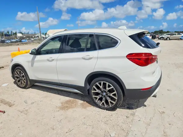 WBXJG7C00M5T23402 — 2021 BMW X1, фото 2 с аукциона Copart 05.10.2026, Механические повреждения
