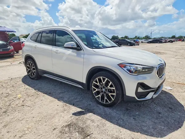WBXJG7C00M5T23402 — 2021 BMW X1, фото 4 с аукциона Copart 05.10.2026, Механические повреждения