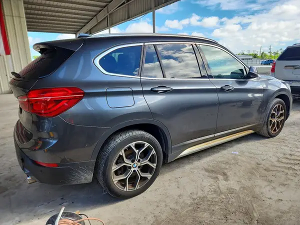 WBXJG7C04N5V08778 — 2022 BMW X1, фото 3 с аукциона Copart, Механические повреждения