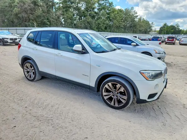 5UXWX9C50G0D89963 — 2016 BMW X3, фото 4 с аукциона Copart 05.10.2026, Мелкие вмятины и царапины