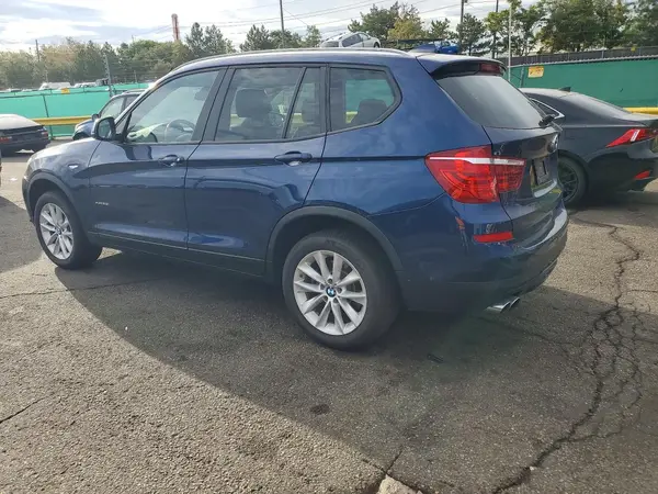 5UXWX9C51H0T03073 — 2017 BMW X3, фото 2 с аукциона Copart 06.10.2026, Боковая часть