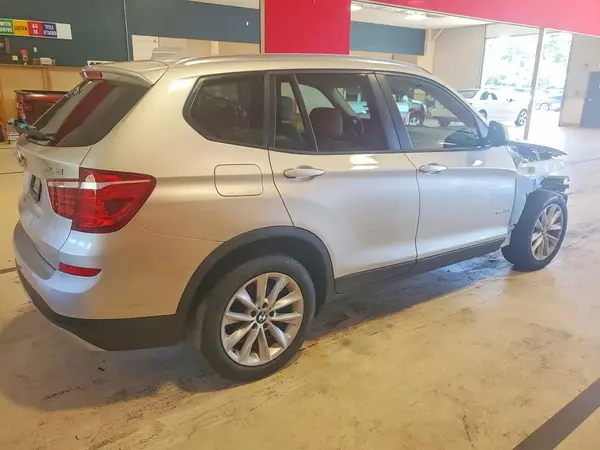 5UXWX9C36H0W74096 — 2017 BMW X3, фото 3 с аукциона Copart, Передняя часть