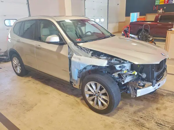 5UXWX9C36H0W74096 — 2017 BMW X3, фото 4 с аукциона Copart, Передняя часть