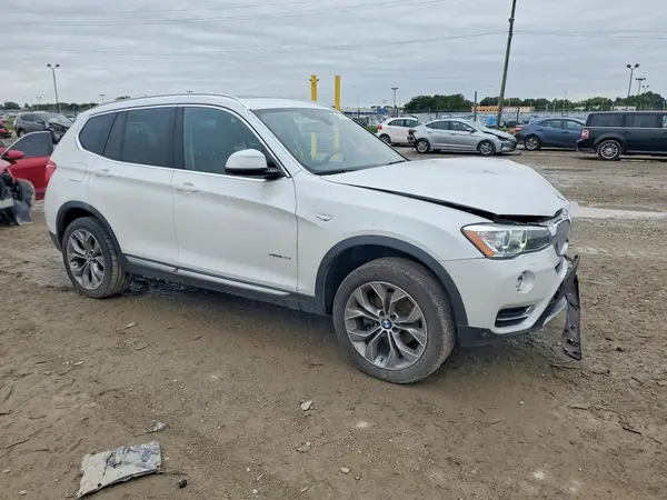 5UXWX9C30H0W71601 — 2017 BMW X3, фото 4 с аукциона Copart, Передняя часть