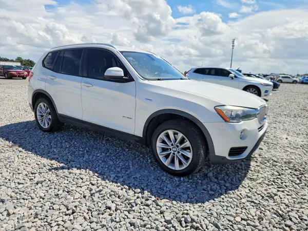 5UXWZ7C38H0X39058 — 2017 BMW X3, фото 4 с аукциона Copart 13.10.2026, Мелкие вмятины и царапины