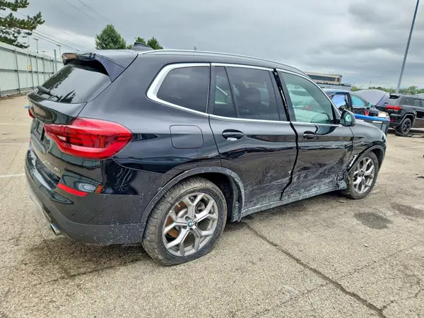 5UXTY5C08M9F12607 — 2021 BMW X3, фото 3 с аукциона Copart, Боковая часть
