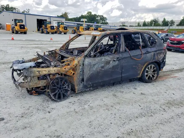 5UXKR2C56G0R70414 — 2016 BMW X5, Пожар (Burn), фото до ремонта