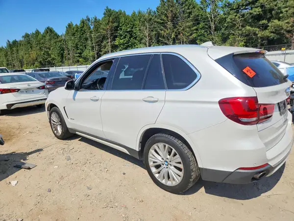 5UXKR0C52G0P31852 — 2016 BMW X5, фото 2 с аукциона Copart 13.10.2026, Мелкие вмятины и царапины