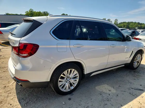 5UXKR0C52G0P31852 — 2016 BMW X5, фото 3 с аукциона Copart 13.10.2026, Мелкие вмятины и царапины