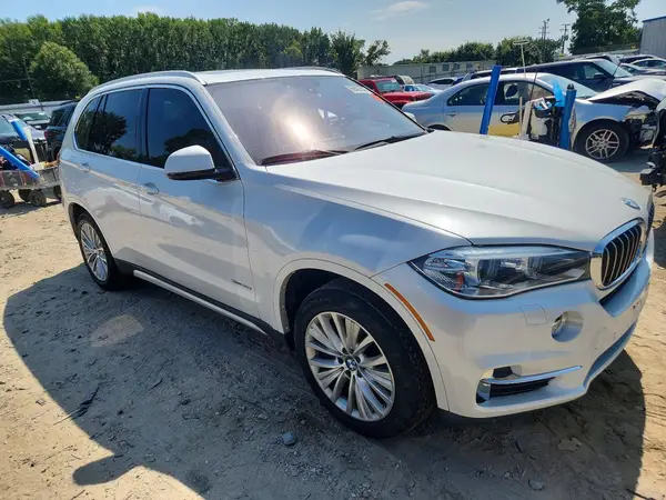 5UXKR0C52G0P31852 — 2016 BMW X5, фото 4 с аукциона Copart 13.10.2026, Мелкие вмятины и царапины