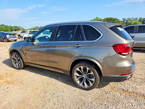 5UXKR0C5XH0V49639 — 2017 BMW X5, фото 2 с аукциона Copart 06.10.2026, Мелкие вмятины и царапины