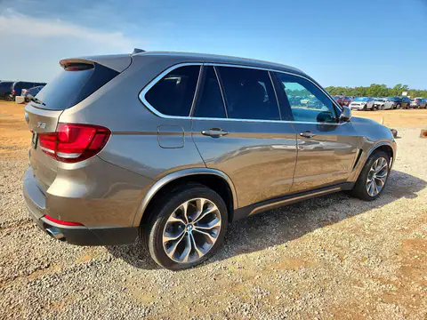 5UXKR0C5XH0V49639 — 2017 BMW X5, фото 3 с аукциона Copart 06.10.2026, Мелкие вмятины и царапины
