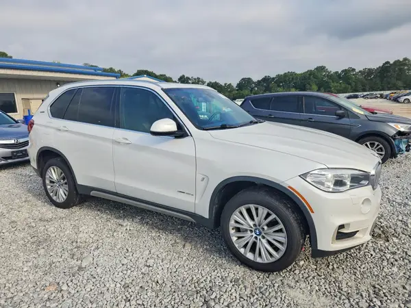 5UXKT0C31H0V95361 — 2017 BMW X5, фото 4 с аукциона Copart 13.10.2026, Мелкие вмятины и царапины