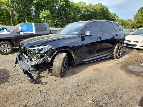 5UXJU2C53KLN65578 — 2019 BMW X5, Передняя часть (Front End), фото до ремонта
