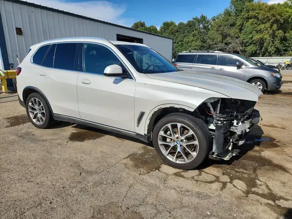 5UXCR4C03M9H71495 — 2021 BMW X5, фото 4 с аукциона Copart, Передняя часть