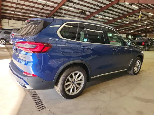 5UXTA6C08M9F27585 — 2021 BMW X5, фото 3 с аукциона Copart, Мелкие вмятины и царапины
