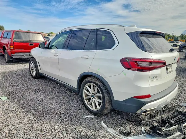 5UXCR6C00M9E36027 — 2021 BMW X5, фото 2 с аукциона Copart, Передняя часть