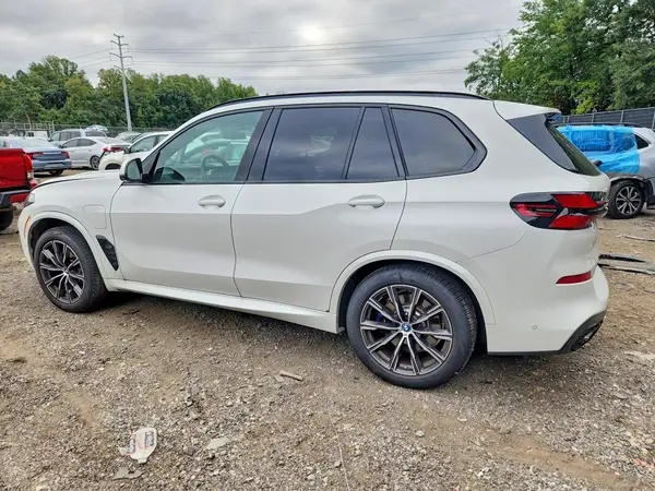 5UX43EU08R9V88155 — 2024 BMW X5, фото 2 с аукциона Copart 06.10.2026, Передняя часть