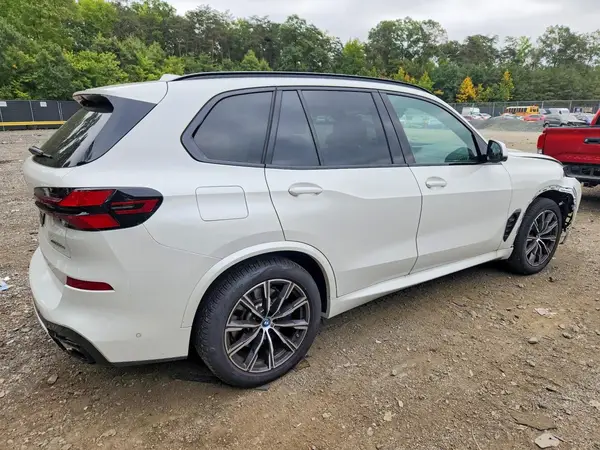 5UX43EU08R9V88155 — 2024 BMW X5, фото 3 с аукциона Copart 06.10.2026, Передняя часть