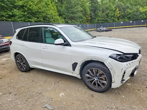 5UX43EU08R9V88155 — 2024 BMW X5, фото 4 с аукциона Copart 06.10.2026, Передняя часть