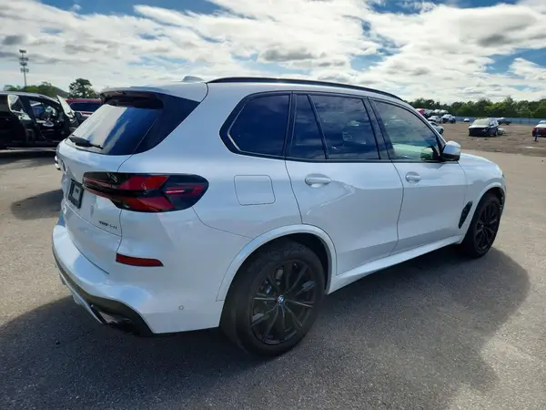 5UX23EU09S9X15993 — 2025 BMW X5, фото 3 с аукциона Copart, Подтопление