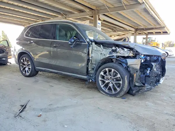 5UX23EU02S9Y82597 — 2025 BMW X5, фото 4 с аукциона Copart, Передняя часть