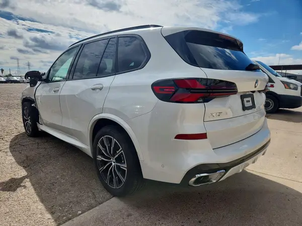 5UX23EU00T9234774 — 2026 BMW X5, фото 2 с аукциона Copart 28.09.2026, Передняя часть