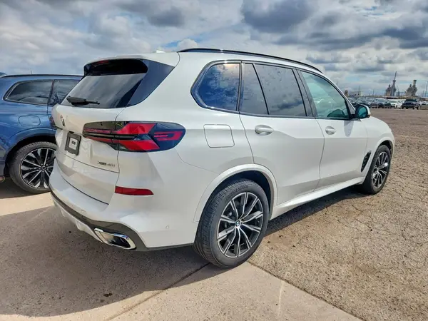 5UX23EU00T9234774 — 2026 BMW X5, фото 3 с аукциона Copart 28.09.2026, Передняя часть
