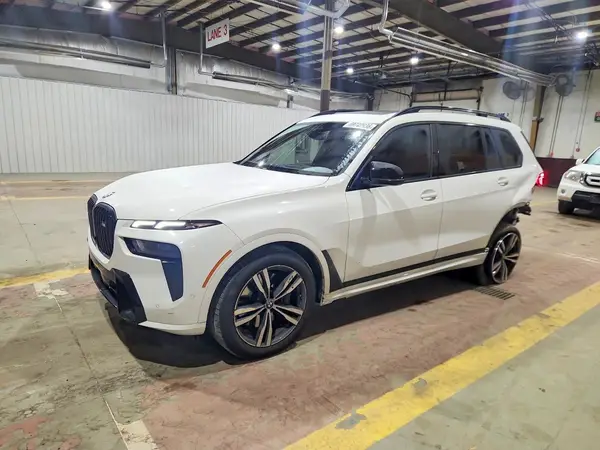 5UX33EM09S9W47716 — 2025 BMW X7, Задняя часть (Rear End), фото до ремонта