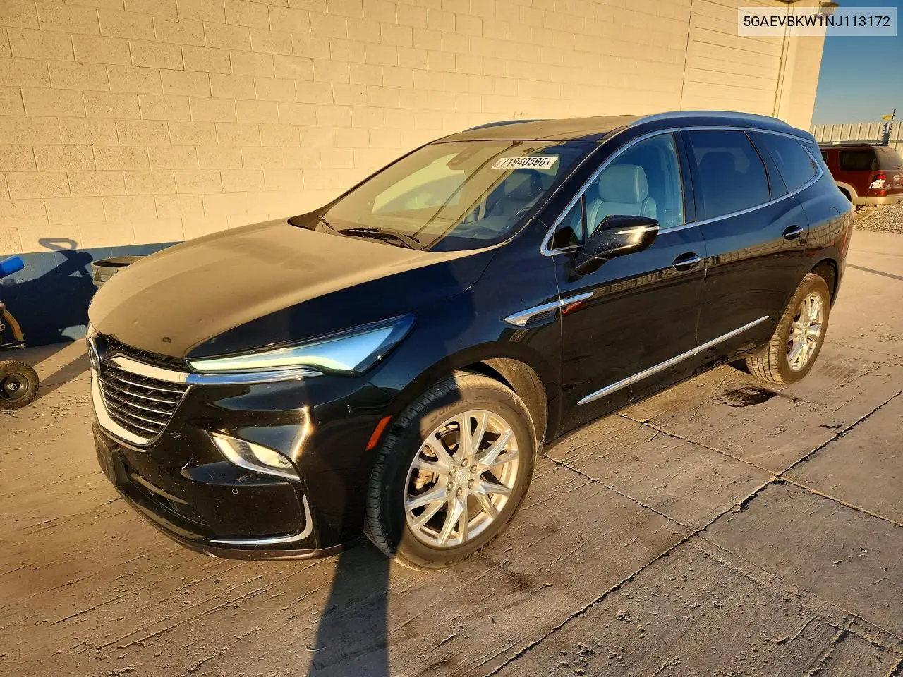 2022 Buick Enclave Premium VIN 5GAEVBKW1NJ113172 фото 1
