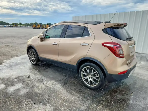 KL4CJ1SB5JB560689 — 2018 Buick Encore, фото 2 с аукциона Copart 13.10.2026, Естественный износ